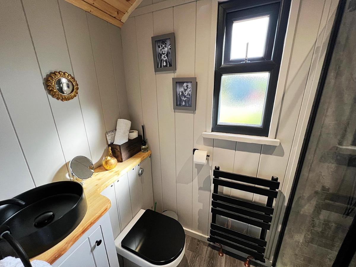 Luxury Shepherd Hut In The Peak District Bakewell Exterior foto